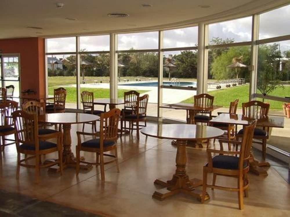 Paradores Austral Bahía Blanca Екстериор снимка